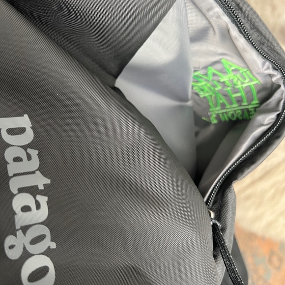 Flash Sale! “And Just like That” AJLT - NEW RARE Patagonia Crew Member Backpack! - Picture 10 of 14